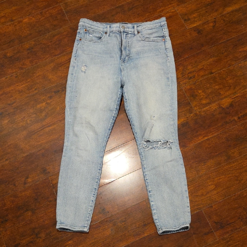 GAP Light Wash Ripped Skinny Jeans